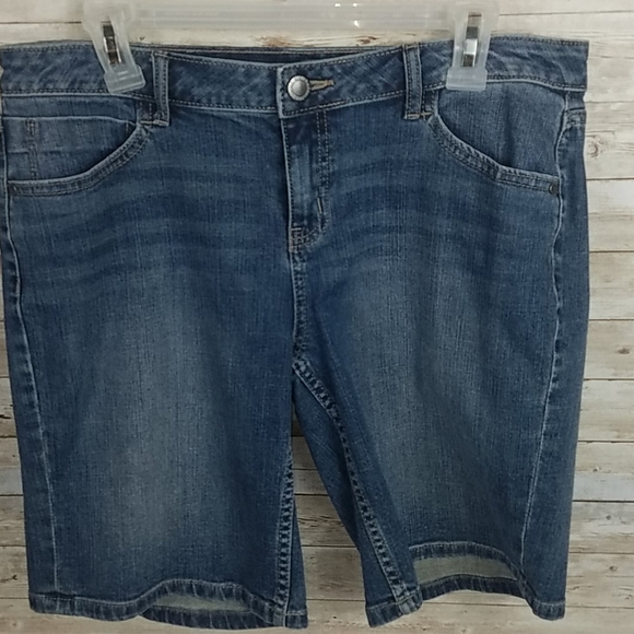 Vera Wang, 0062, Women's Boyfriend shorts, mid rise, Sz 6 - Picture 3 of 7